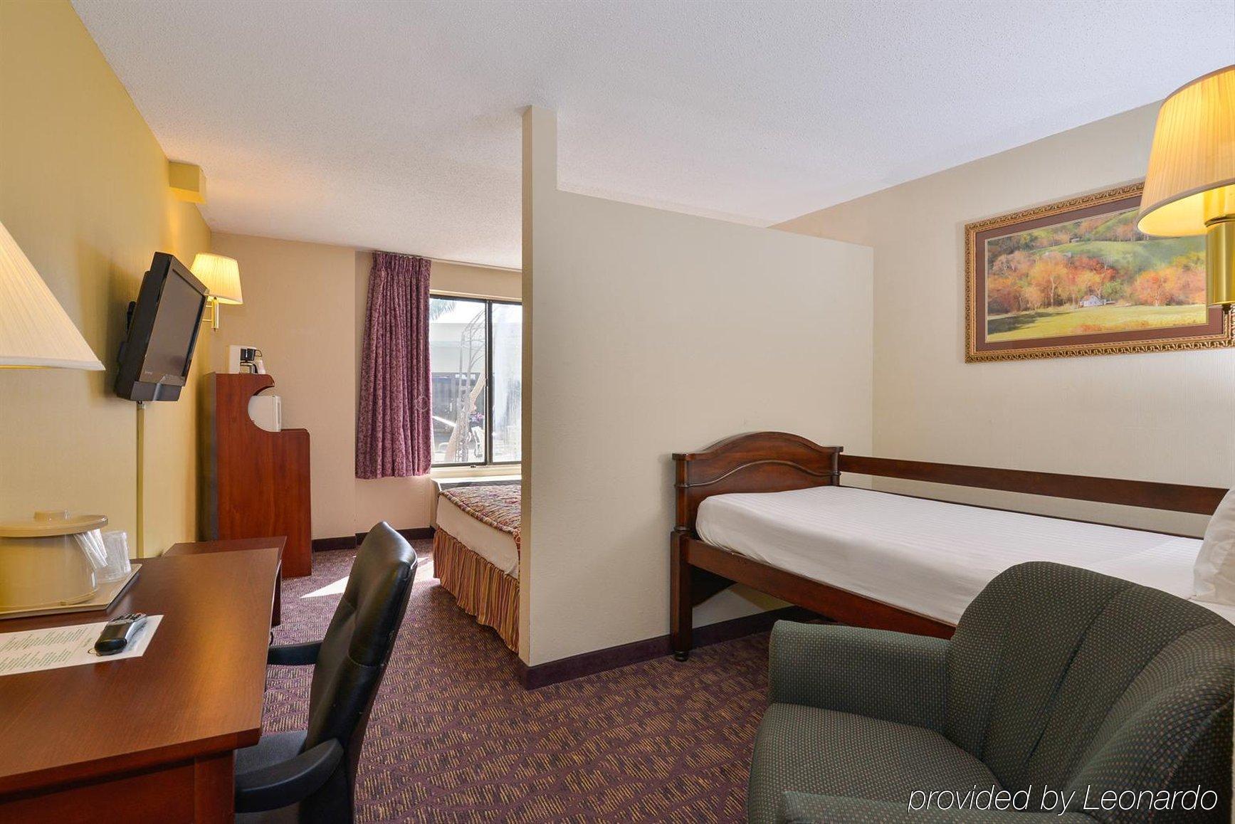 Lamplighter Inn-South Springfield Esterno foto