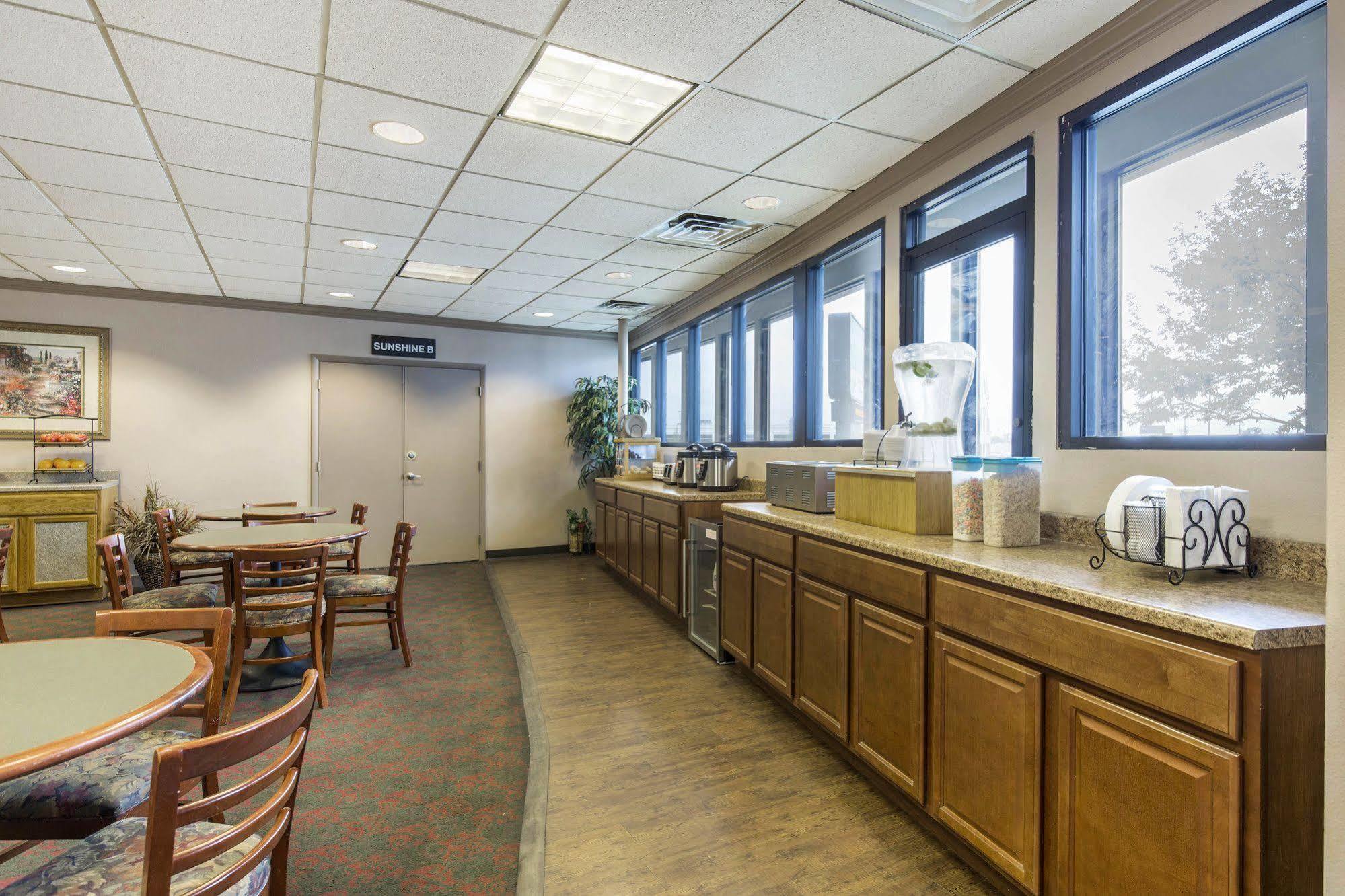 Lamplighter Inn-South Springfield Esterno foto