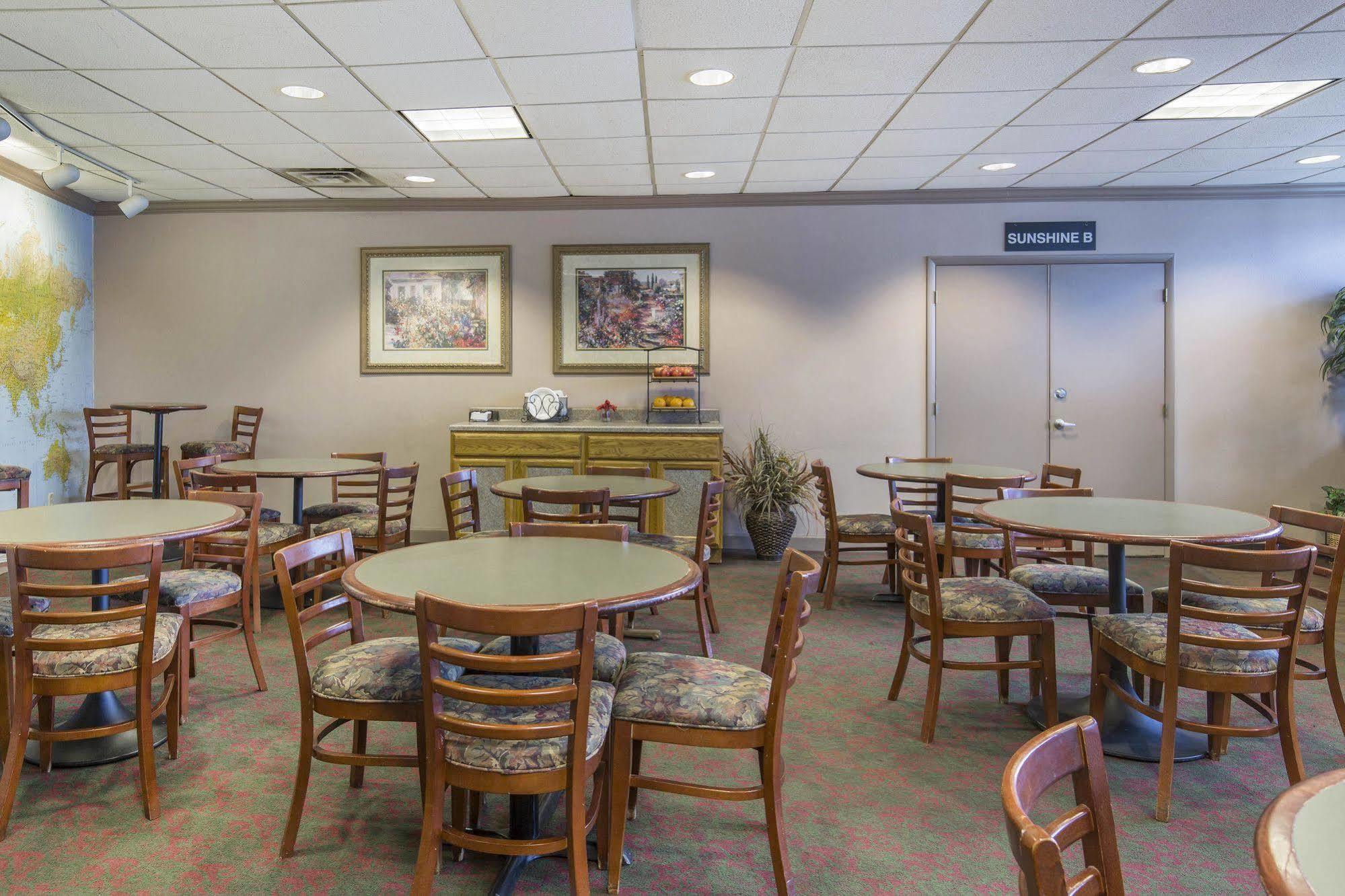 Lamplighter Inn-South Springfield Esterno foto